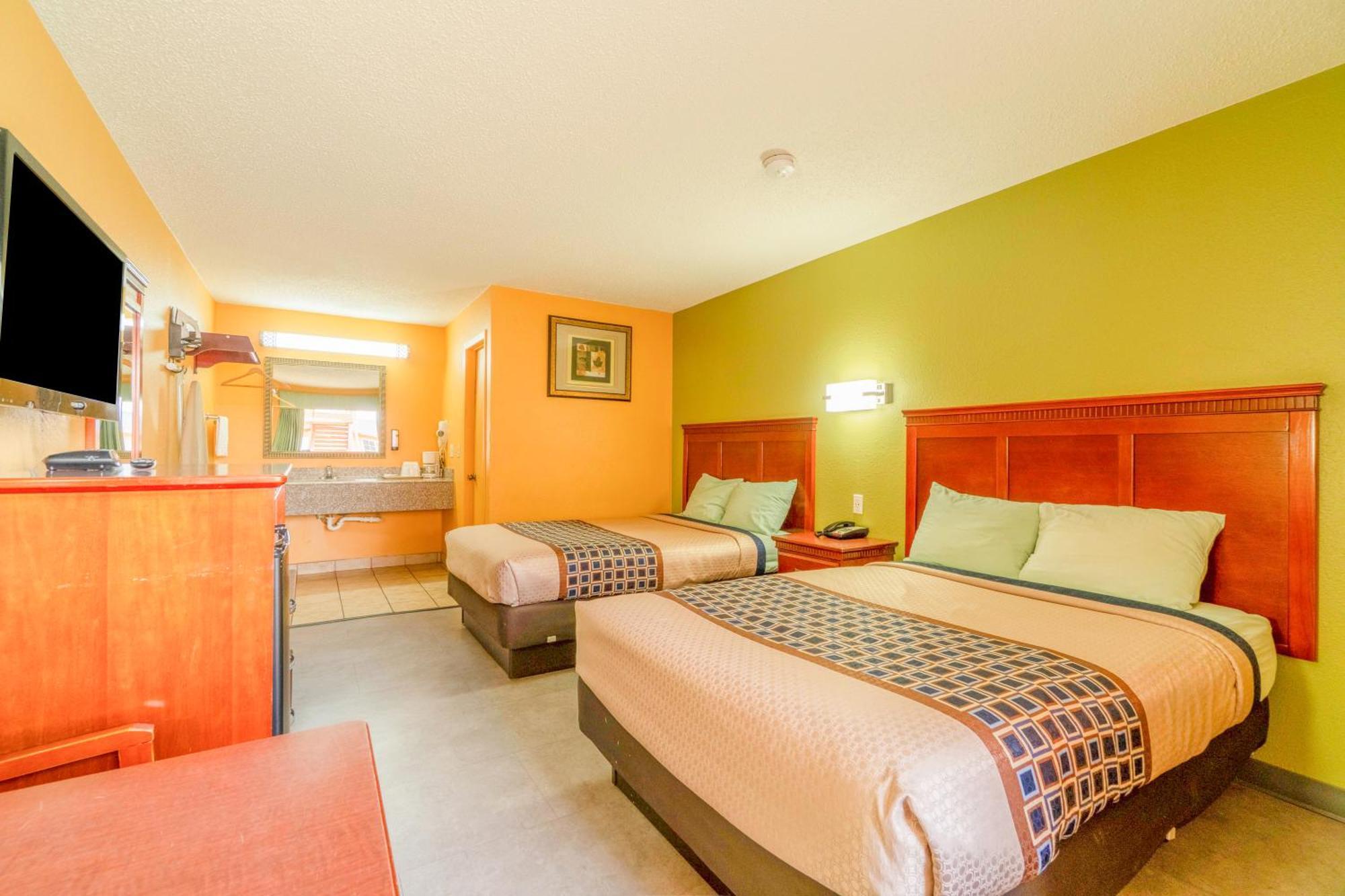 Crown By Oyo Denver Tx Motel