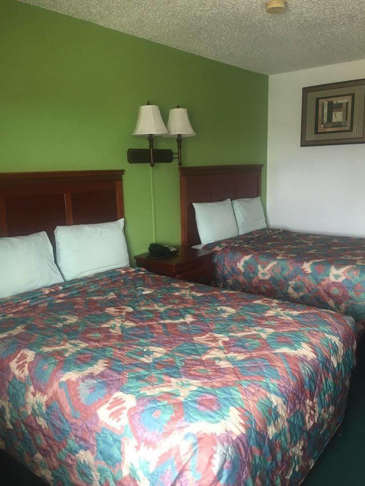 Crown By Oyo Denver Tx Motel