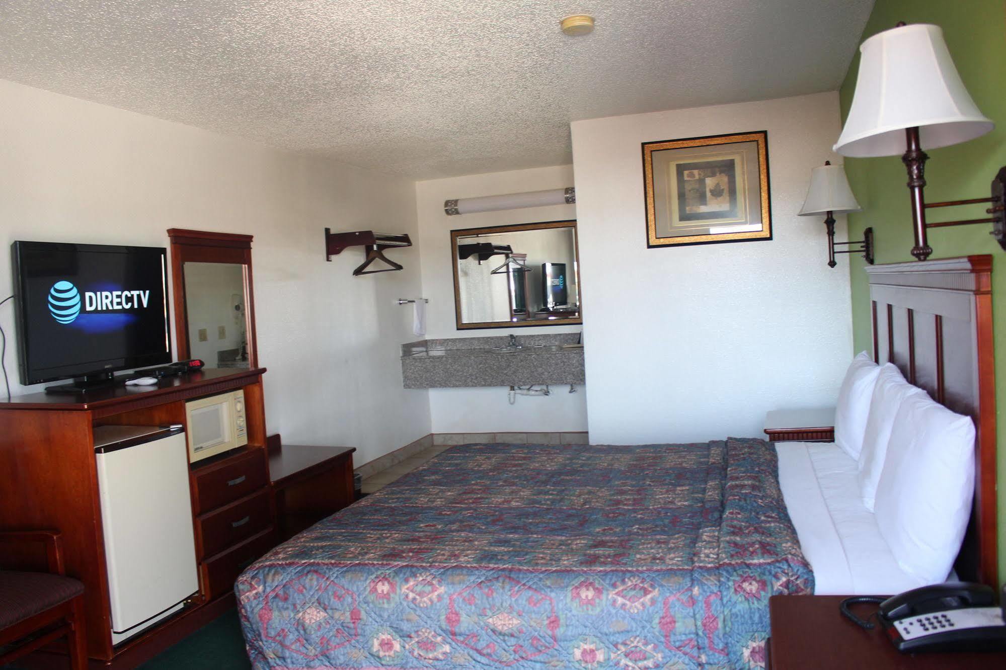 Motel Crown By Oyo Denver Tx 2*