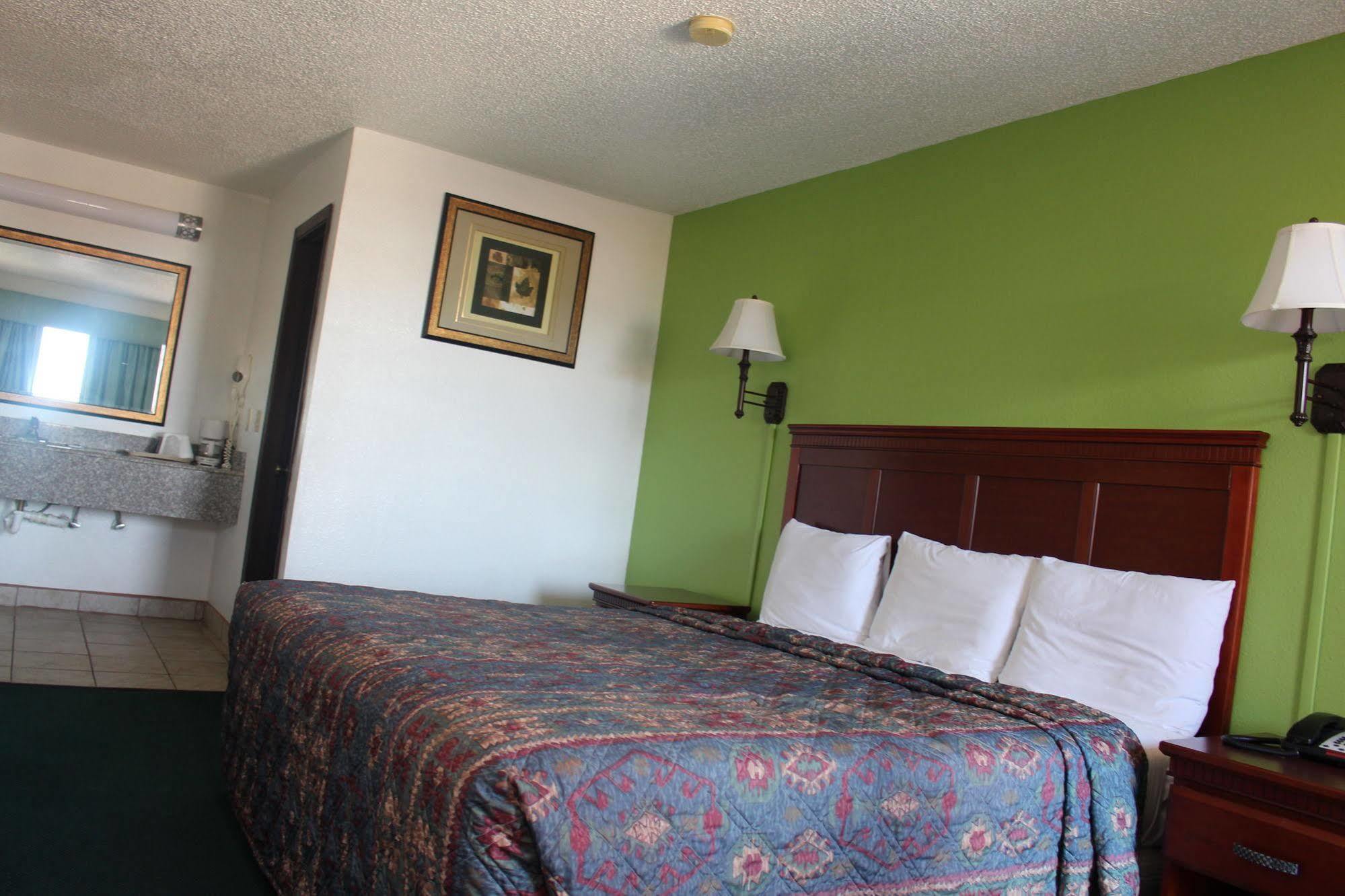 Motel Crown By Oyo Denver Tx 2*